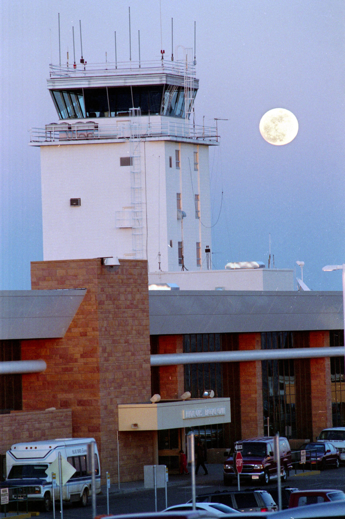 Billings Logan International Airport, 1998